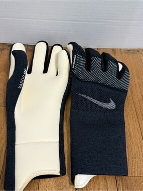 Nike  Vapor  Dynamic Fit Soccer Goalkeeper Gloves Fj5766-010 Promo Elite